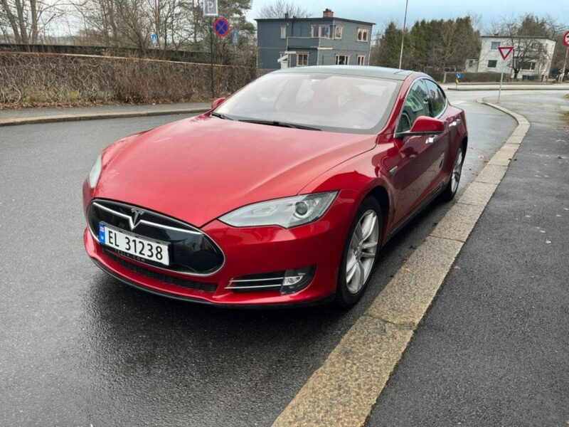 Tesla Model S darmowe ładowanie zadbana sprawna