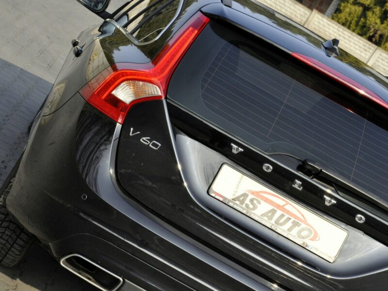 Volvo V60 2,0D4 181KM Momentum/Ledy/Xenon/Skóry/Navi/PDC/Serwis/GwArAnCjA I (2010-2018)