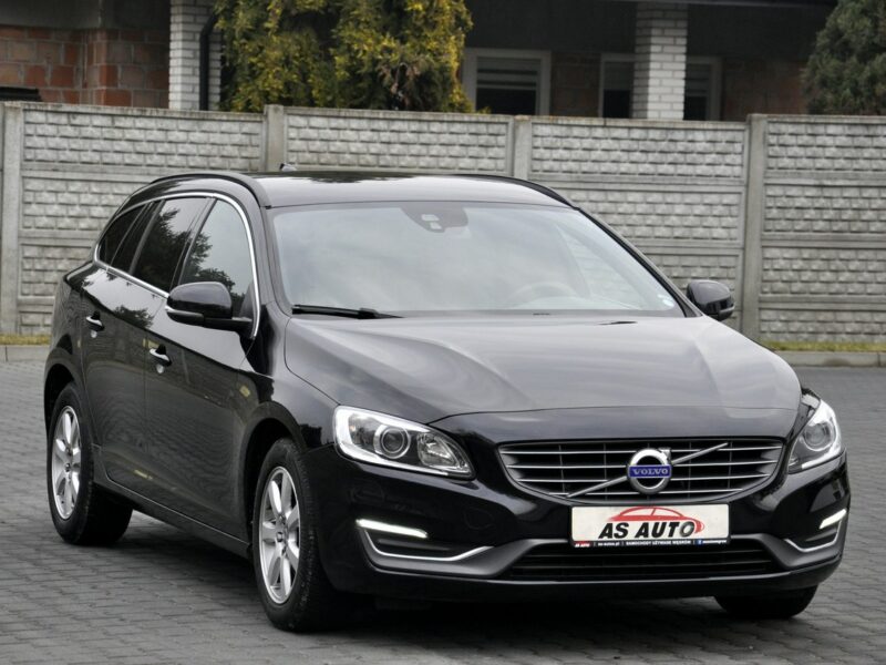 Volvo V60 2,0D4 181KM Momentum/Ledy/Xenon/Skóry/Navi/PDC/Serwis/GwArAnCjA I (2010-2018)