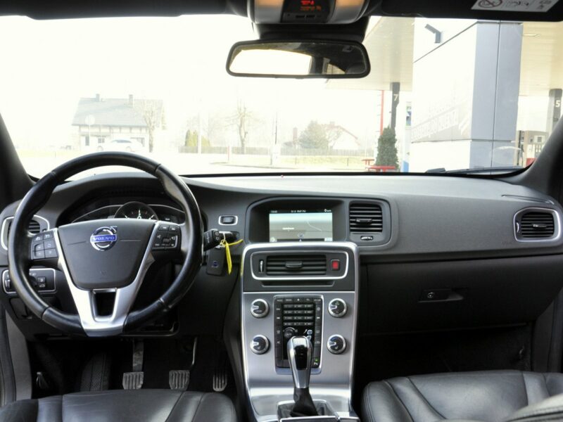 Volvo V60 2,0D4 181KM Momentum/Ledy/Xenon/Skóry/Navi/PDC/Serwis/GwArAnCjA I (2010-2018)