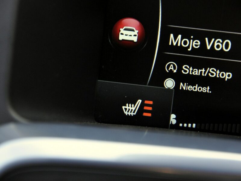 Volvo V60 2,0D4 181KM Momentum/Ledy/Xenon/Skóry/Navi/PDC/Serwis/GwArAnCjA I (2010-2018)