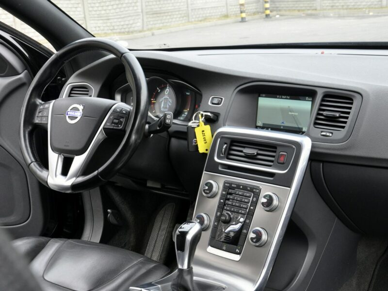Volvo V60 2,0D4 181KM Momentum/Ledy/Xenon/Skóry/Navi/PDC/Serwis/GwArAnCjA I (2010-2018)