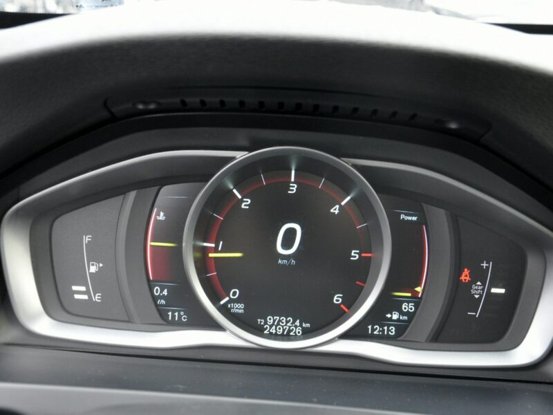 Volvo V60 2,0D4 181KM Momentum/Ledy/Xenon/Skóry/Navi/PDC/Serwis/GwArAnCjA I (2010-2018)