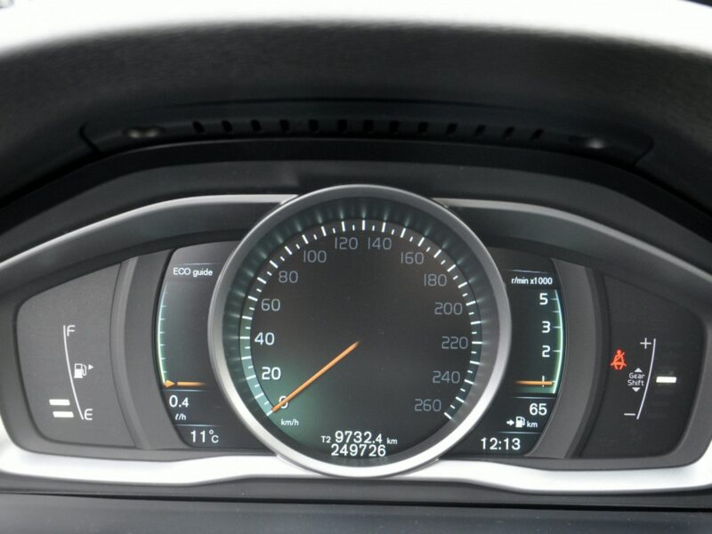 Volvo V60 2,0D4 181KM Momentum/Ledy/Xenon/Skóry/Navi/PDC/Serwis/GwArAnCjA I (2010-2018)