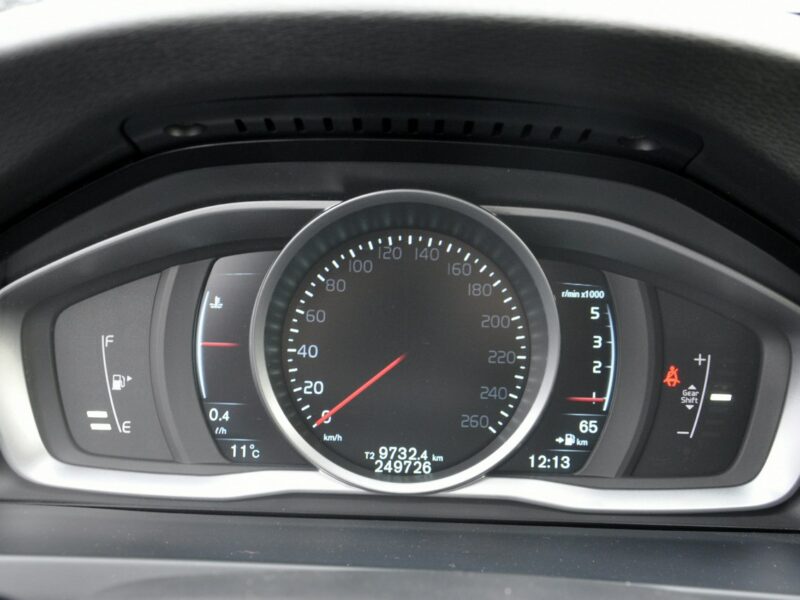 Volvo V60 2,0D4 181KM Momentum/Ledy/Xenon/Skóry/Navi/PDC/Serwis/GwArAnCjA I (2010-2018)
