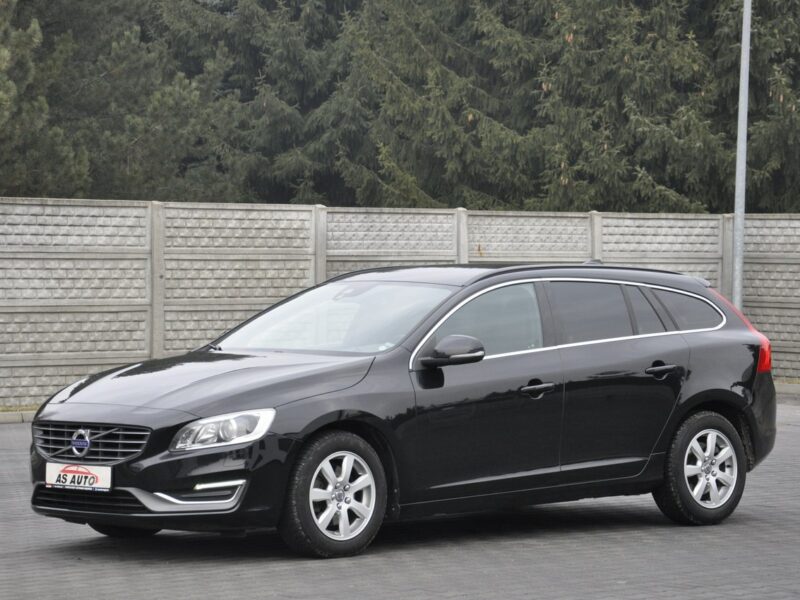 Volvo V60 2,0D4 181KM Momentum/Ledy/Xenon/Skóry/Navi/PDC/Serwis/GwArAnCjA I (2010-2018)