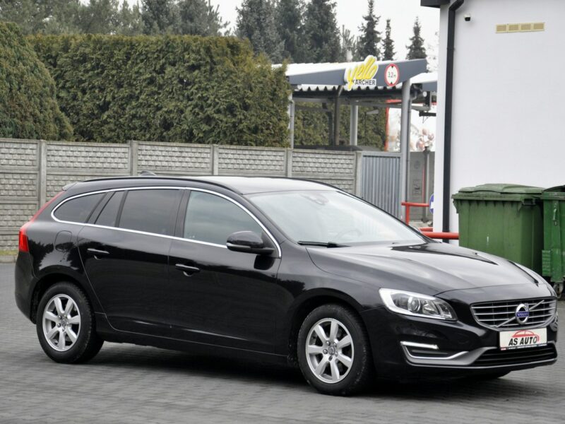 Volvo V60 2,0D4 181KM Momentum/Ledy/Xenon/Skóry/Navi/PDC/Serwis/GwArAnCjA I (2010-2018)