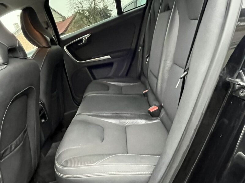 Volvo V60 Volvo V60 2.4D5 R-Design Xenon LED Szyberdach Nawigacja TFT Automat! I (2010-2018)