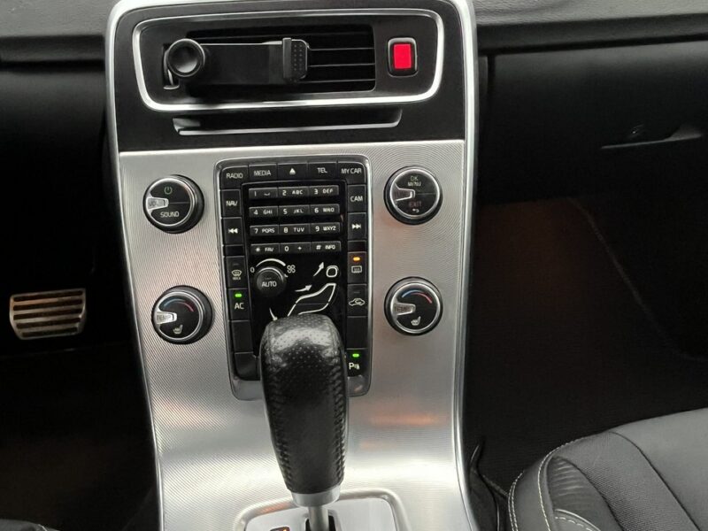 Volvo V60 Volvo V60 2.4D5 R-Design Xenon LED Szyberdach Nawigacja TFT Automat! I (2010-2018)