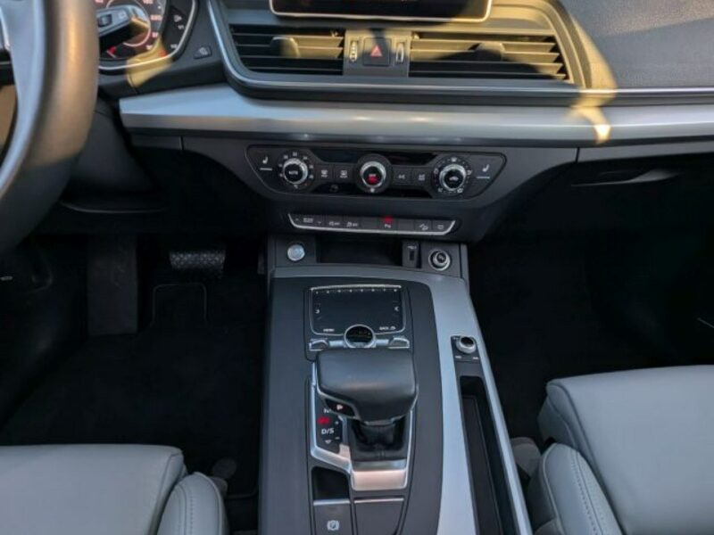 Audi Q5 Roczna Gwarancja, KAMERA COFANIA FY (2017-)