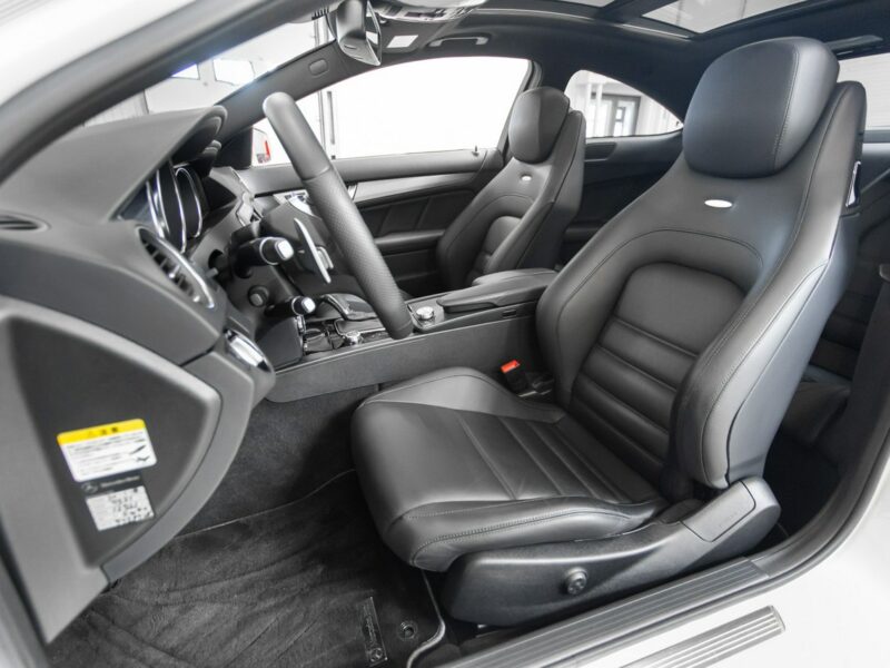 Mercedes C 63 AMG Bezwypadkowy. Przebieg 7600 km! Po konwersji. Po serwisie na 15 tys zł W204 (2007-2014)