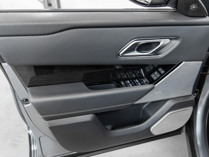 Land Rover Range Rover VELAR 3.0P 400KM R-Dynamic SE. Driver Assist. Cold Climate. Panorama. FV23%.