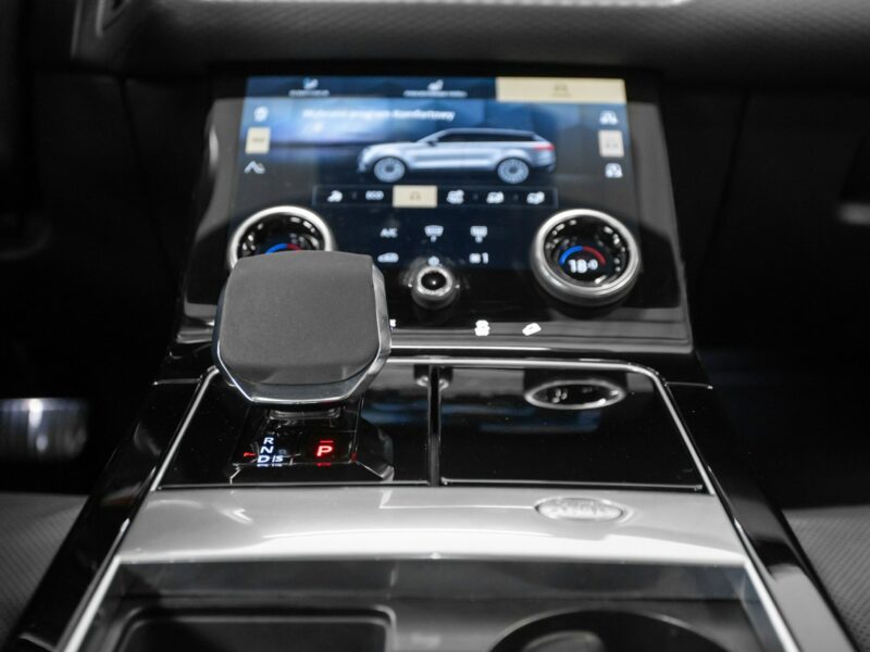 Land Rover Range Rover VELAR 3.0P 400KM R-Dynamic SE. Driver Assist. Cold Climate. Panorama. FV23%.