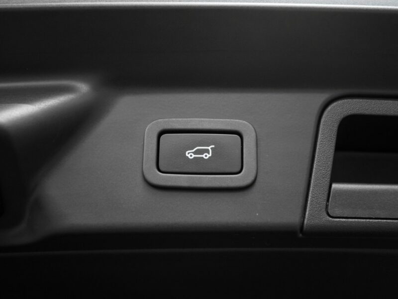 Land Rover Range Rover VELAR 3.0P 400KM R-Dynamic SE. Driver Assist. Cold Climate. Panorama. FV23%.