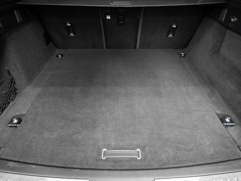 Land Rover Range Rover VELAR 3.0P 400KM R-Dynamic SE. Driver Assist. Cold Climate. Panorama. FV23%.