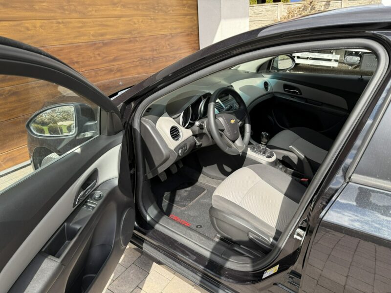Chevrolet Cruze 1.6 benzyna bezwypadkowy z Niemiec opłacony