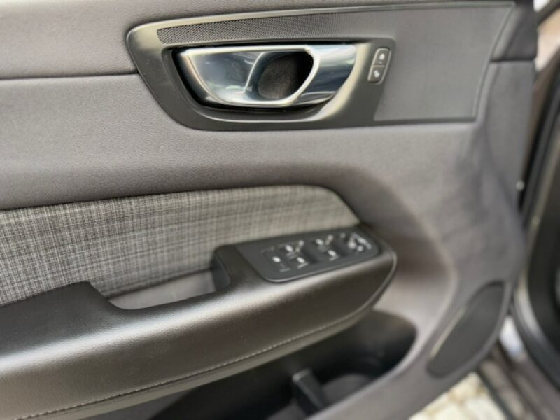 Volvo XC 60 BENZYNA, B4 197PS, AUTOMAT, ORYGINAŁ, NOWY MODEL, GWARANCJA II (2017-)