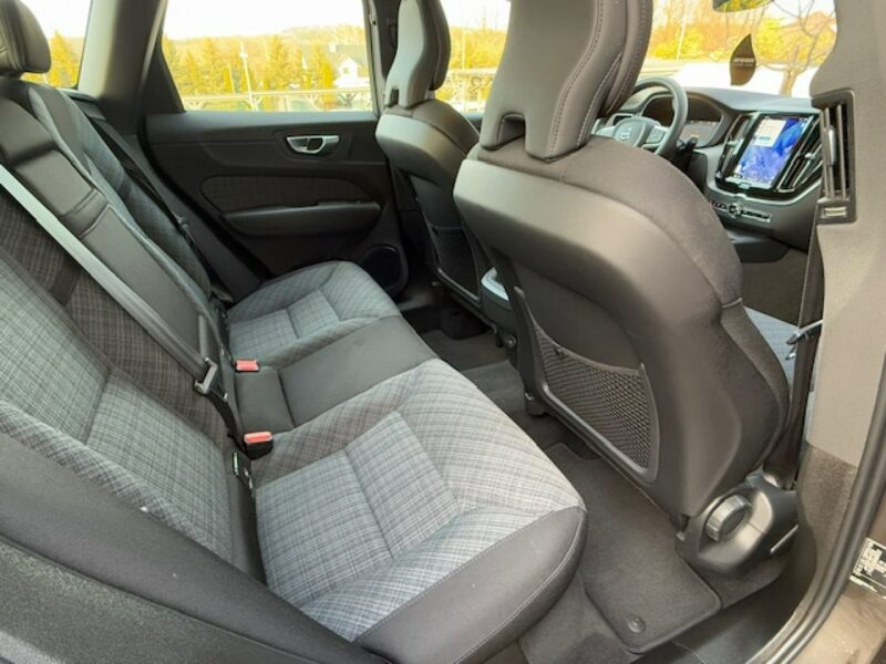 Volvo XC 60 BENZYNA, B4 197PS, AUTOMAT, ORYGINAŁ, NOWY MODEL, GWARANCJA II (2017-)