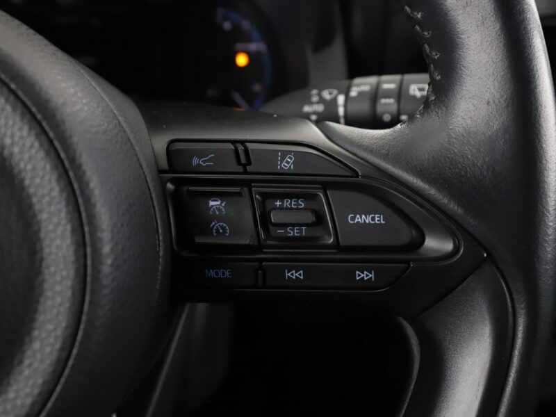 Toyota Yaris Cross 1.5 Hybrid Tempomat Nawigacja Grzane Fotele Czujnik Deszczu Kamera LED