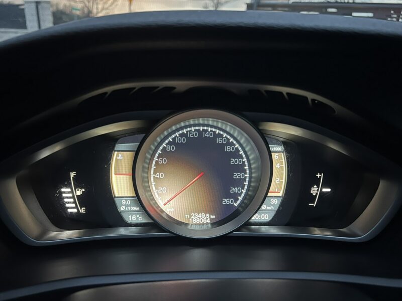 Volvo V40 -SPRZEDANY- Nowy rozrząd *1.6 Benz - 150 KM*188 Tys Gwarancja-AUTOMI-X II (2012-)