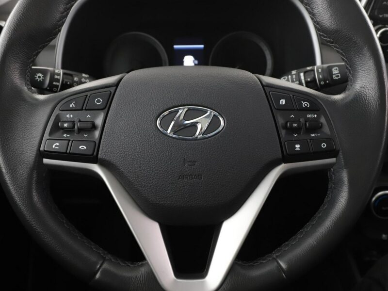 Hyundai Tucson 4x4 automat skóra navi kamery i czujniki parkowania grzane fotele III (2015-2020)