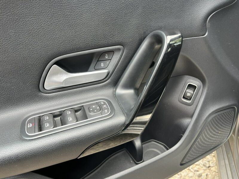 Mercedes CLA 180 1wł* 100% Bez wypadek* Panoramach * LED* FV23%* Kamera* Stan Idealny II (2019-)