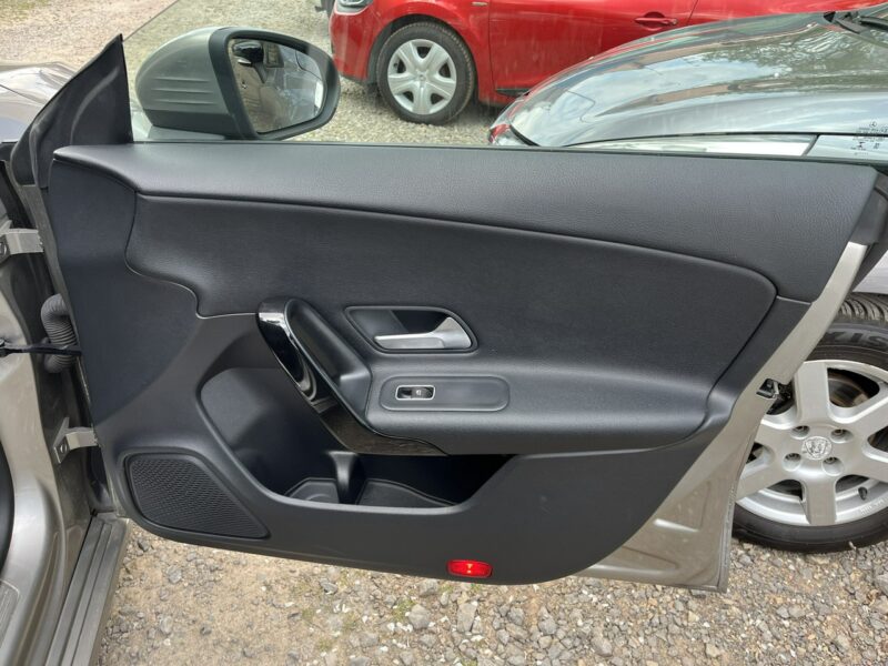 Mercedes CLA 180 1wł* 100% Bez wypadek* Panoramach * LED* FV23%* Kamera* Stan Idealny II (2019-)