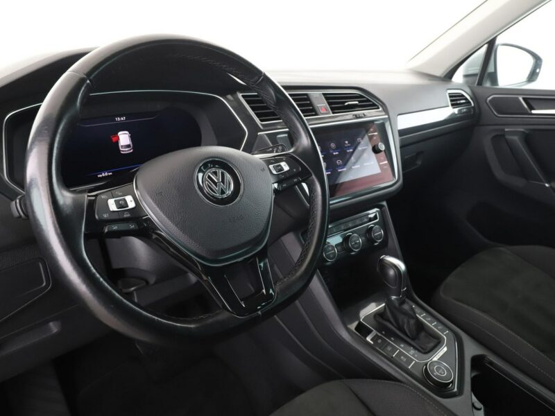 Volkswagen Tiguan R-Line 4X4 180KM Navi Virtual Klimatyzacja Podgrzewane fotele II (2016-2024)