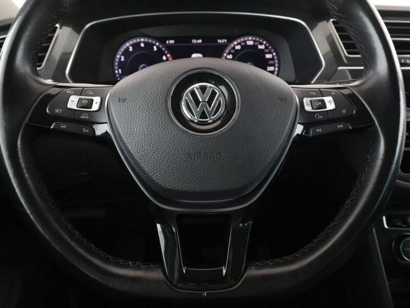 Volkswagen Tiguan R-Line 4X4 180KM Navi Virtual Klimatyzacja Podgrzewane fotele II (2016-2024)