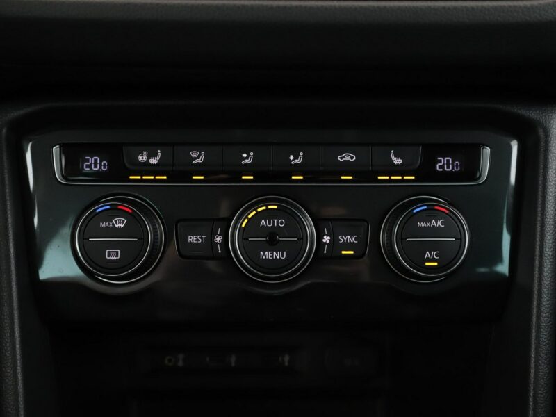 Volkswagen Tiguan R-Line 4X4 180KM Navi Virtual Klimatyzacja Podgrzewane fotele II (2016-2024)