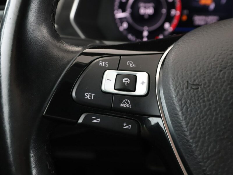 Volkswagen Tiguan R-Line 4X4 180KM Navi Virtual Klimatyzacja Podgrzewane fotele II (2016-2024)