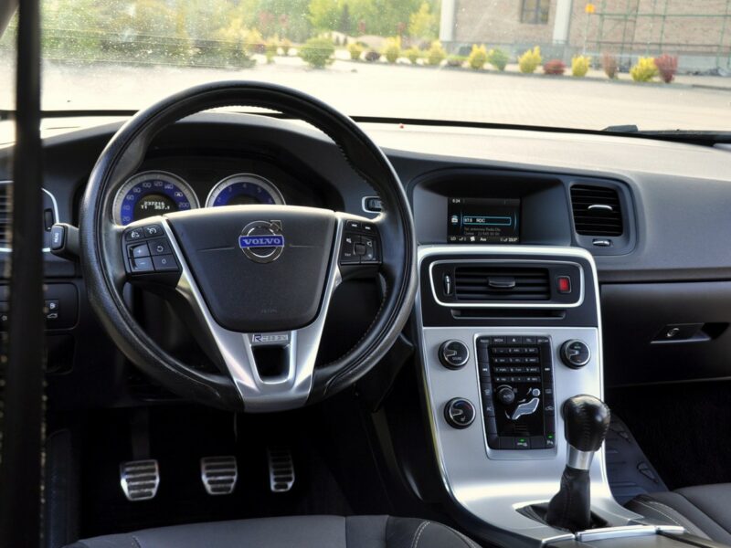 Volvo V60 1.6i(180KM)*R-Design*Xenon*Led*Skóry*Klimatronik*I Wł*Reling*Alu18"ASO I (2010-2018)