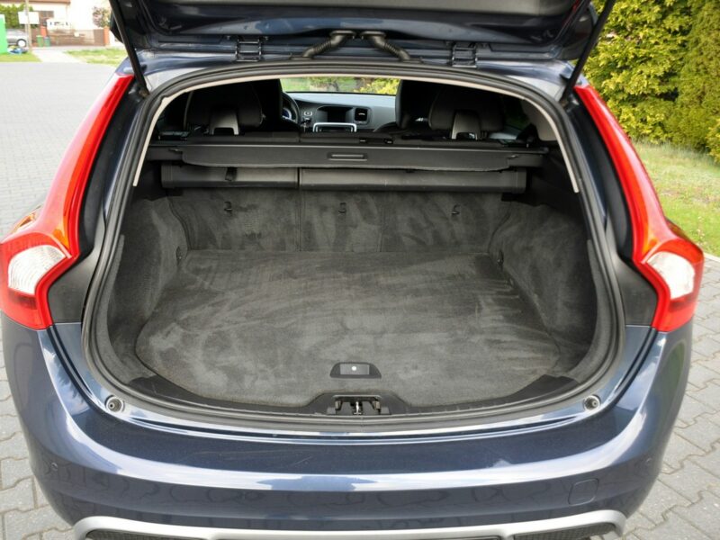 Volvo V60 1.6i(180KM)*R-Design*Xenon*Led*Skóry*Klimatronik*I Wł*Reling*Alu18"ASO I (2010-2018)