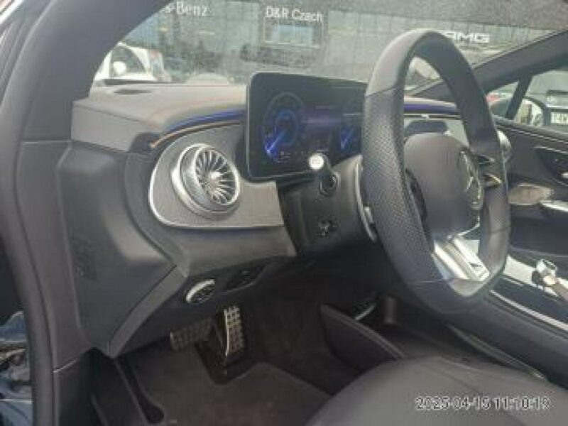 Mercedes EQE