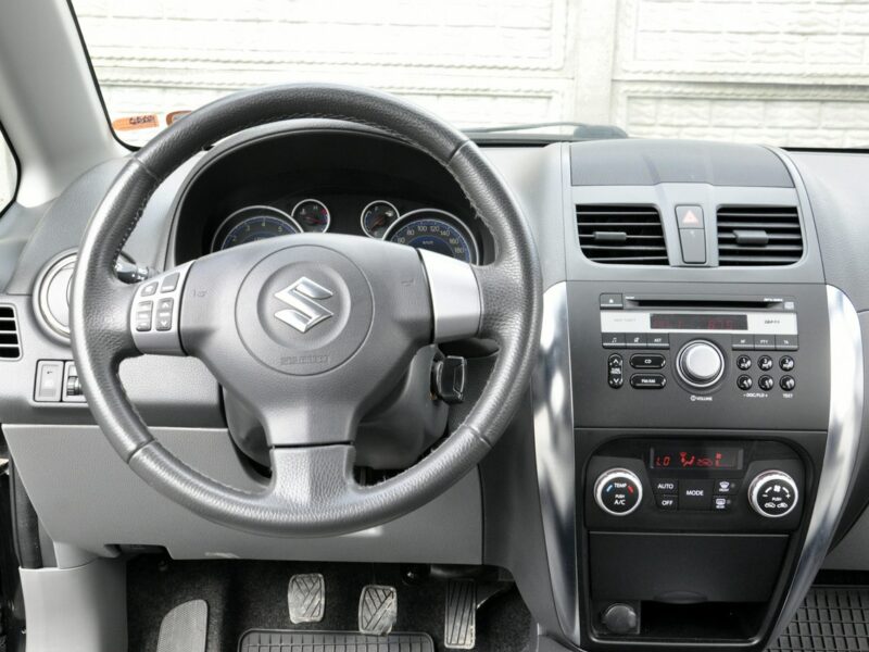 Suzuki SX4 1,6i 120KM Premium/Alu/KeyLessGo/Parktronic/Relingi/Serwisowany/PDC I (2006-2013)