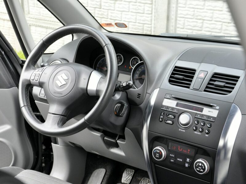 Suzuki SX4 1,6i 120KM Premium/Alu/KeyLessGo/Parktronic/Relingi/Serwisowany/PDC I (2006-2013)