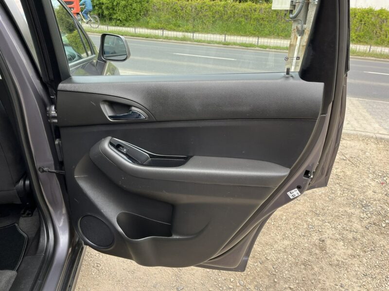 Chevrolet Orlando 1.8 7osób Climatronic Alu Navi Kolorowy Wyświetlacz Stan BDB BEzwypadk