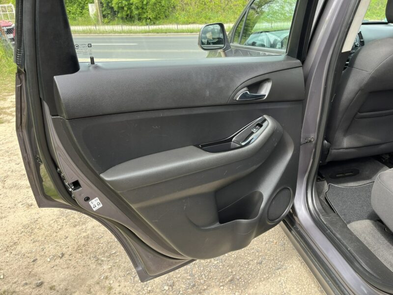 Chevrolet Orlando 1.8 7osób Climatronic Alu Navi Kolorowy Wyświetlacz Stan BDB BEzwypadk