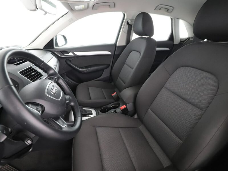 Audi Q3 4x4 S-tronic xenon navi klima auto czujniki parkowania I (2011-2018)