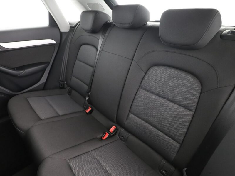 Audi Q3 4x4 S-tronic xenon navi klima auto czujniki parkowania I (2011-2018)