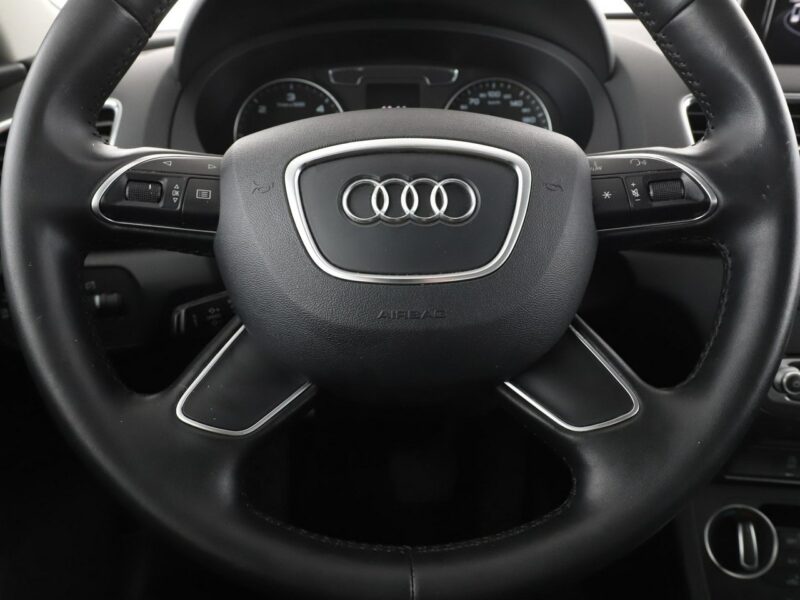 Audi Q3 4x4 S-tronic xenon navi klima auto czujniki parkowania I (2011-2018)