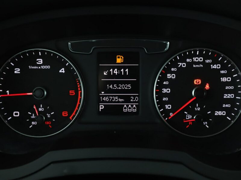 Audi Q3 4x4 S-tronic xenon navi klima auto czujniki parkowania I (2011-2018)