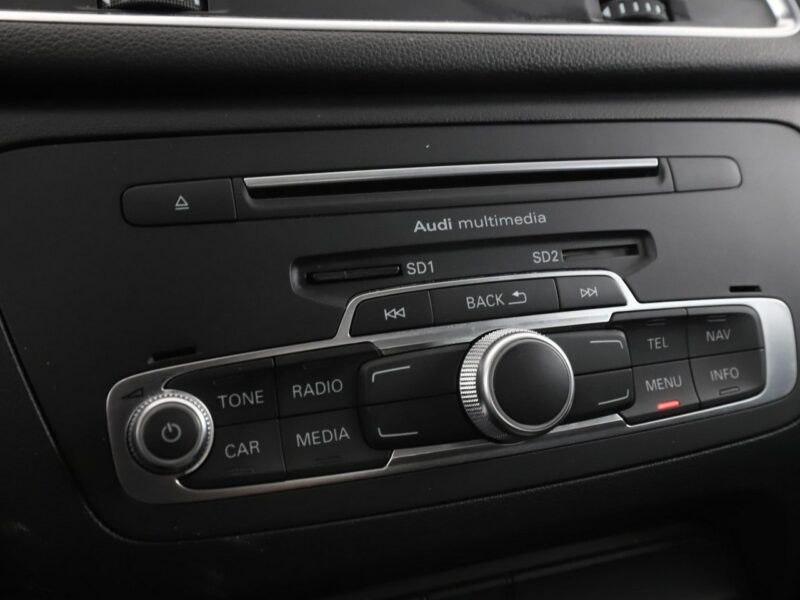 Audi Q3 4x4 S-tronic xenon navi klima auto czujniki parkowania I (2011-2018)