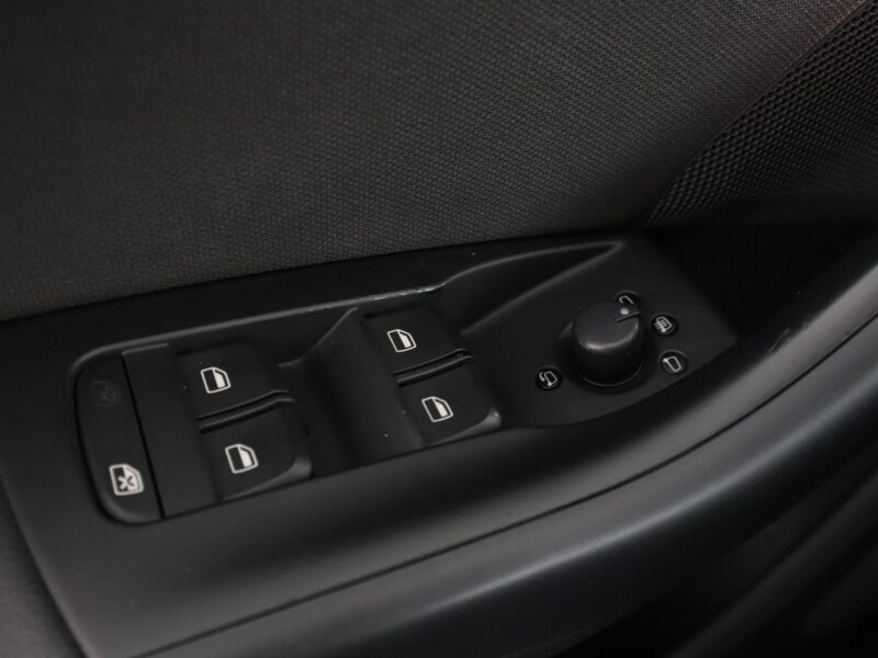 Audi Q3 4x4 S-tronic xenon navi klima auto czujniki parkowania I (2011-2018)