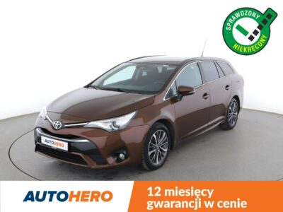 Toyota Avensis Automatyczna klimatyzacja Podgrzewane siedzenia El. szyby Hak Bluetoot III (2009-)