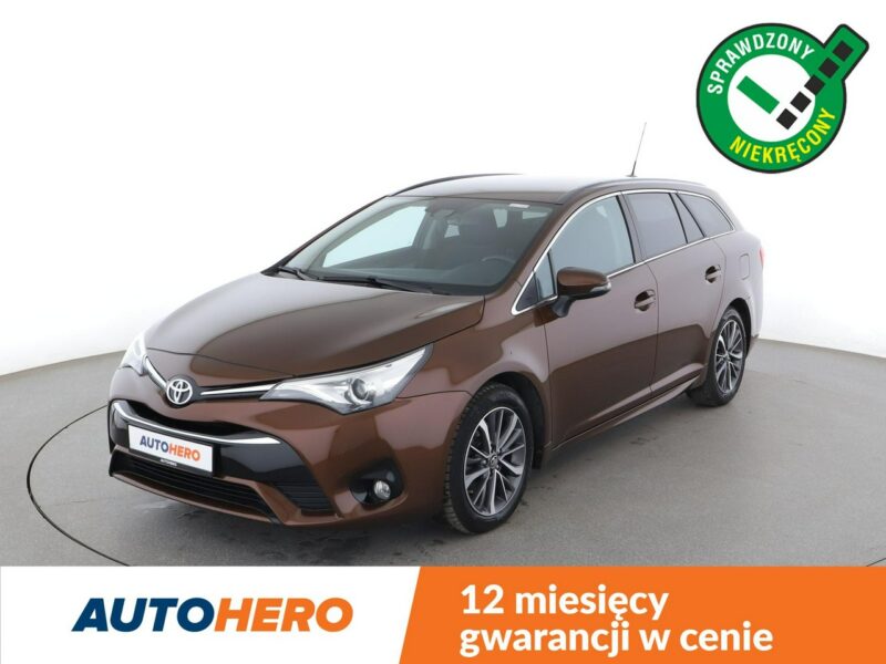Toyota Avensis Automatyczna klimatyzacja Podgrzewane siedzenia El. szyby Hak Bluetoot III (2009-)