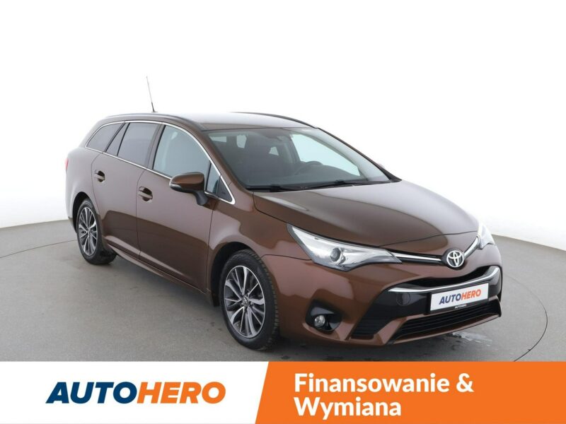 Toyota Avensis Automatyczna klimatyzacja Podgrzewane siedzenia El. szyby Hak Bluetoot III (2009-)