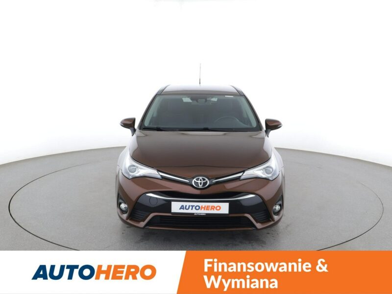 Toyota Avensis Automatyczna klimatyzacja Podgrzewane siedzenia El. szyby Hak Bluetoot III (2009-)