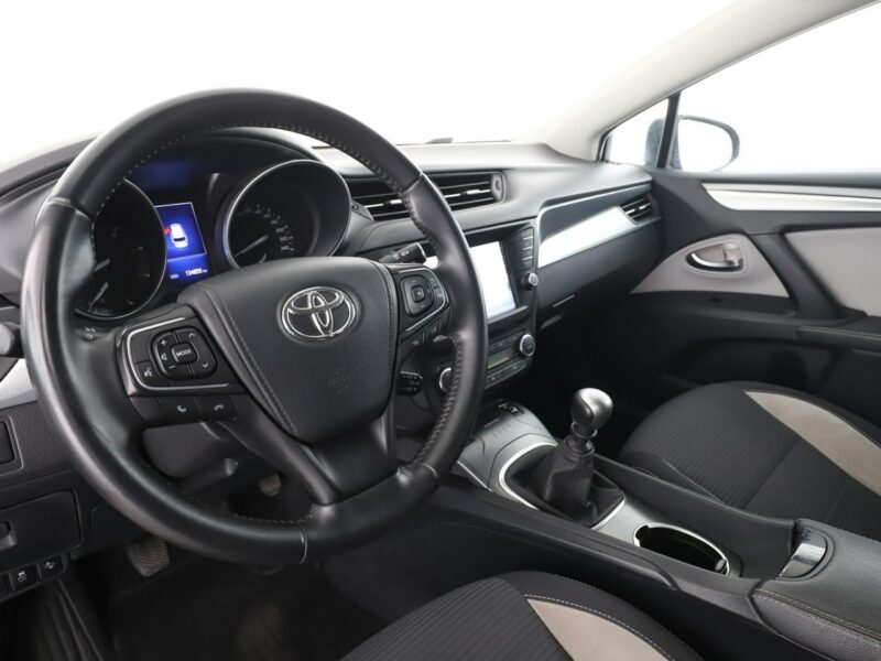 Toyota Avensis Automatyczna klimatyzacja Podgrzewane siedzenia El. szyby Hak Bluetoot III (2009-)