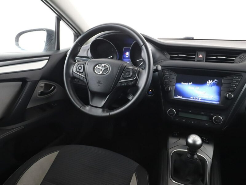 Toyota Avensis Automatyczna klimatyzacja Podgrzewane siedzenia El. szyby Hak Bluetoot III (2009-)